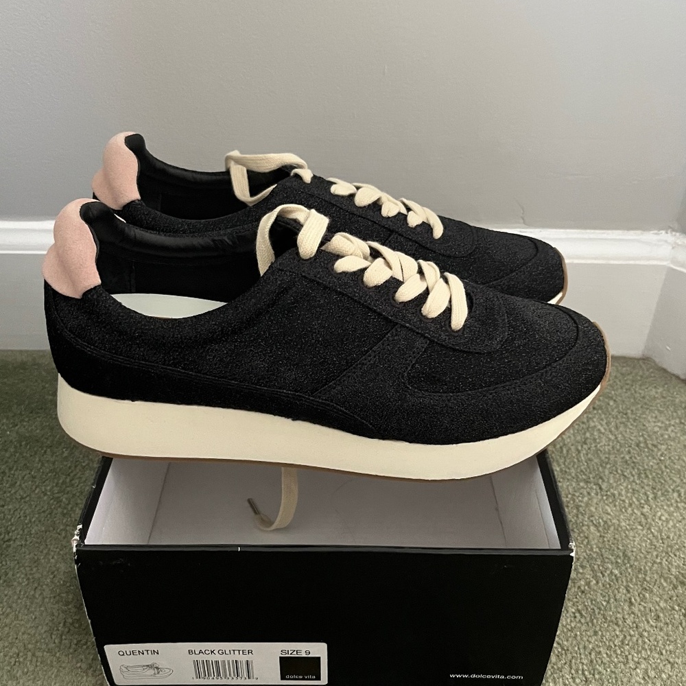 Dolce Vita athletic shoes